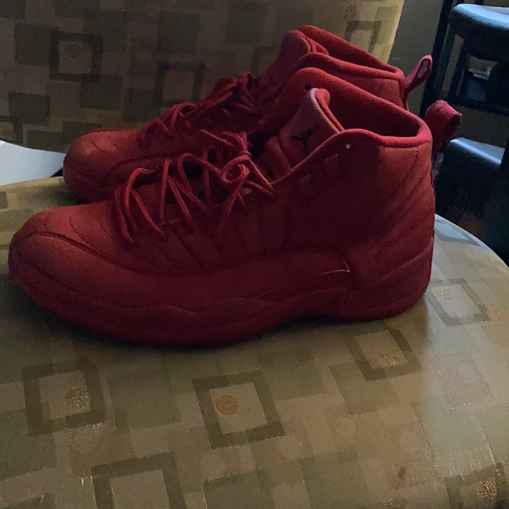 Shoes in mid condition